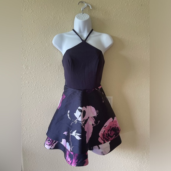 Speechless Purple Floral Peplum Layered NWOT Cut Out Design Halter Dress. Size 1 - Picture 2 of 11